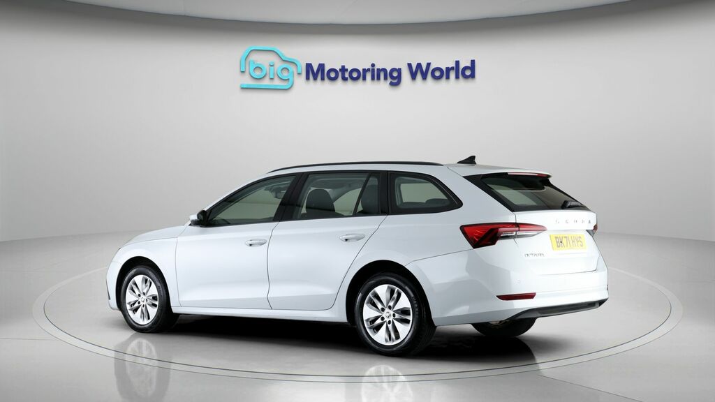 Skoda Octavia Se Technology White #5