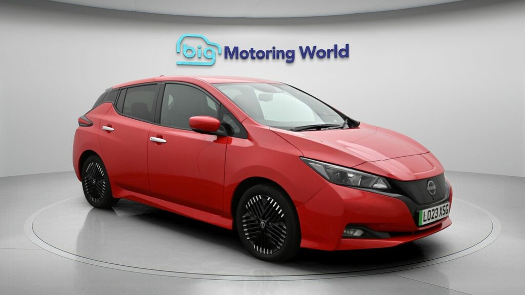 Nissan Leaf N-connecta Red