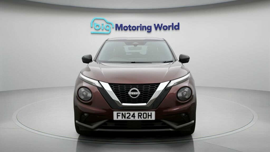 Nissan Juke Tekna Red #2