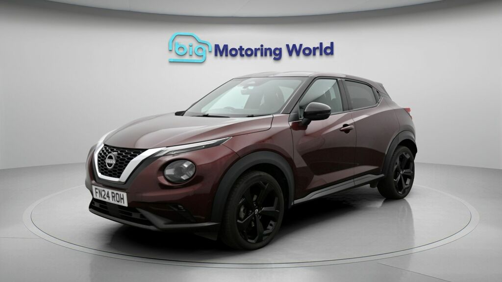 Nissan Juke Tekna Red #3