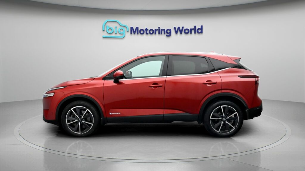 Nissan Qashqai Tekna Red #4