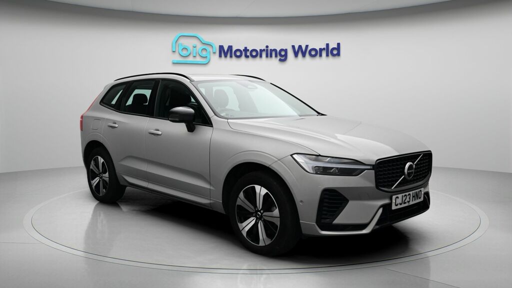 Volvo XC60 Plus Silver