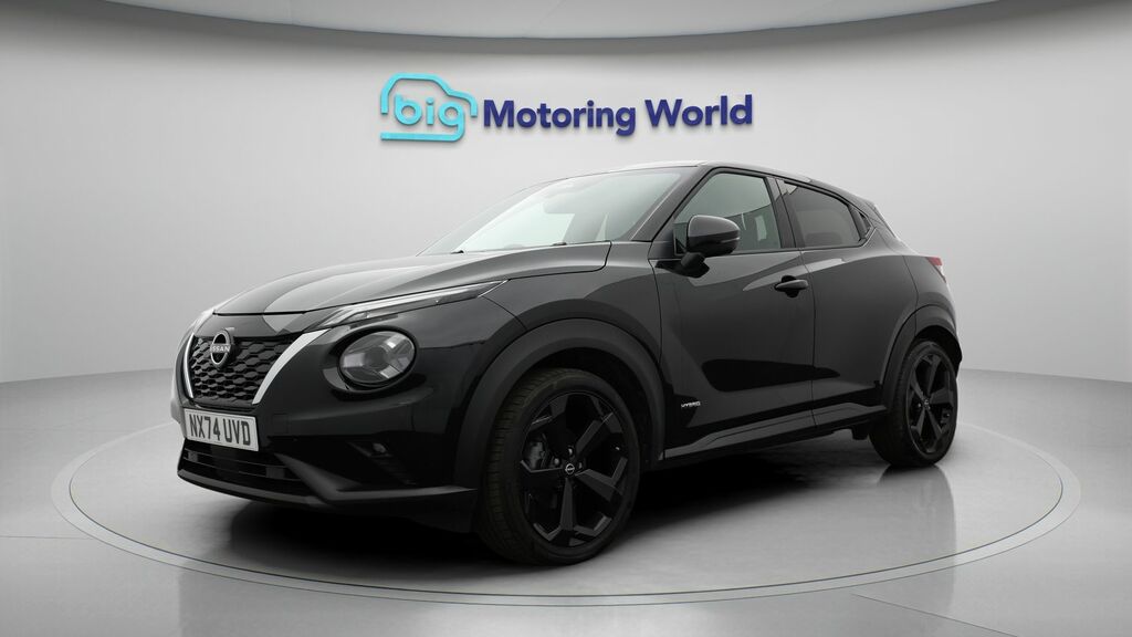 Nissan Juke Tekna Black #3