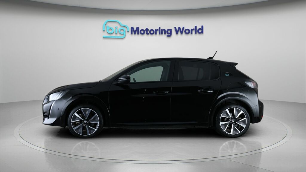 Peugeot e-208 Gt Black #4