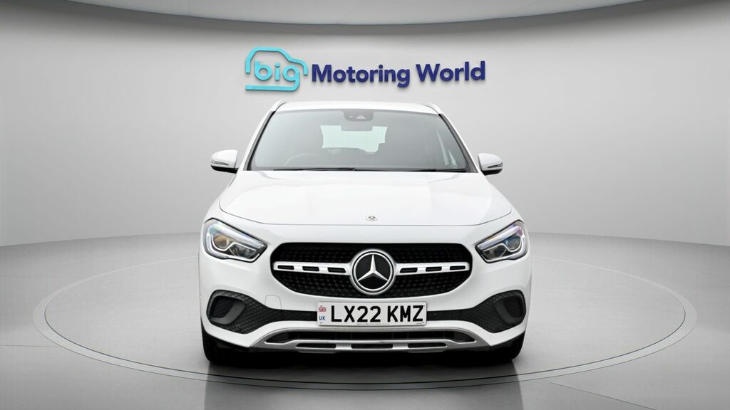 Mercedes-Benz GLA Class Sport LX22KMZ White #2