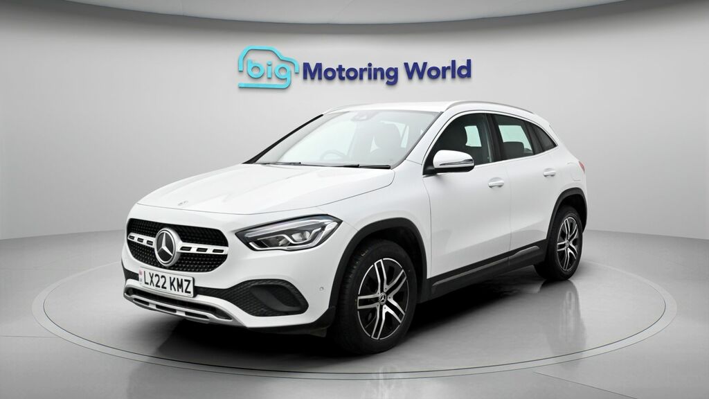 Mercedes-Benz GLA Class Sport LX22KMZ White #3