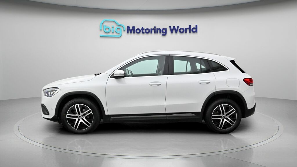 Mercedes-Benz GLA Class Sport LX22KMZ White #4