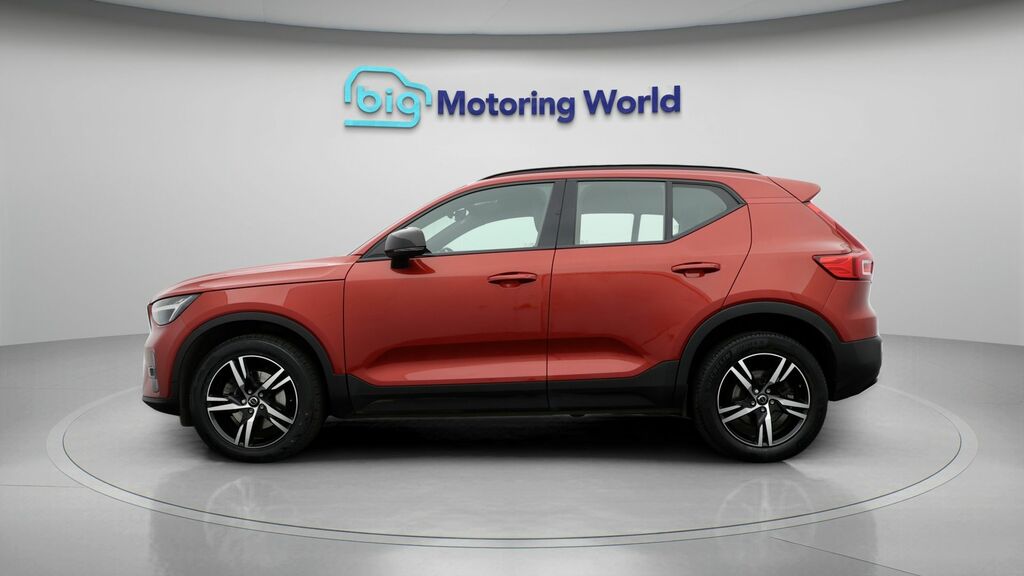 Volvo XC40 Plus Red #4
