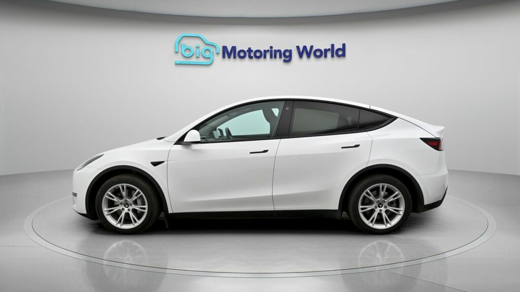 Tesla Model Y Long Range LB22HLM White #4