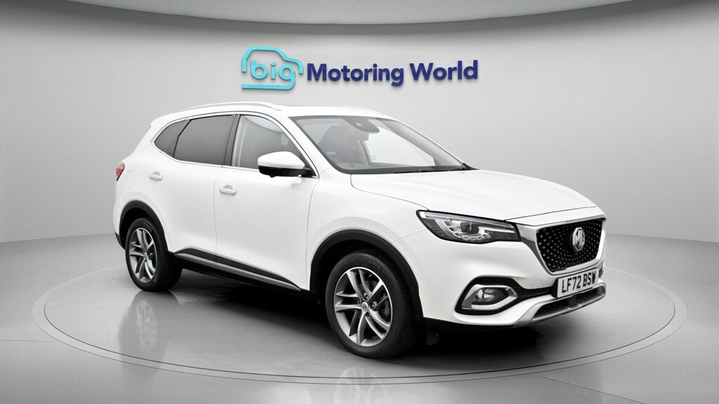 MG HS Exclusive White