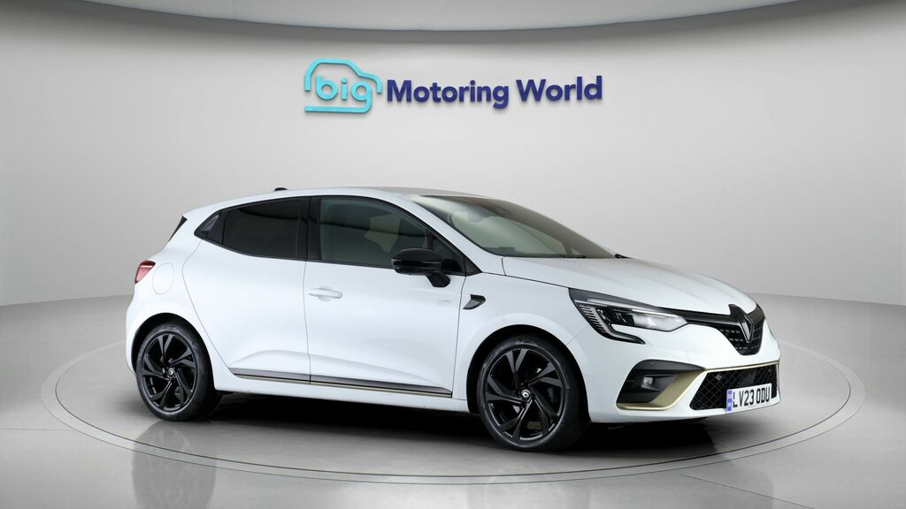Renault Clio E-tech Engineered White