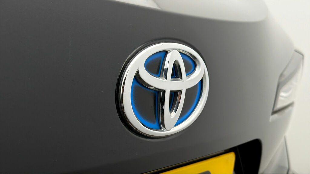 Toyota Corolla Icon Tech White #19