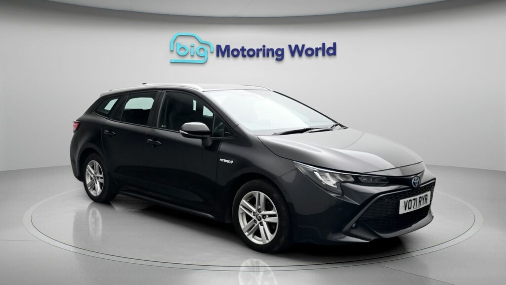 Toyota Corolla Icon Tech White #1