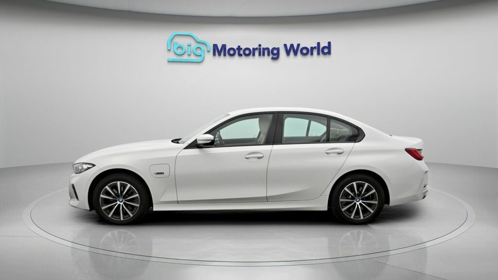 BMW 3 Series Sport BT23WOR White #4