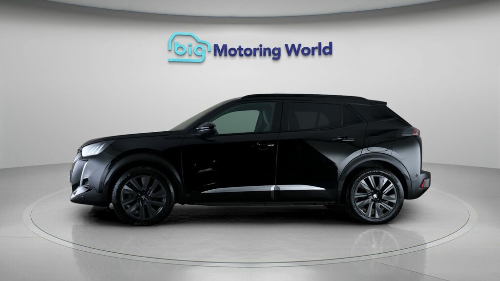 Peugeot e-2008 Gt Black #4