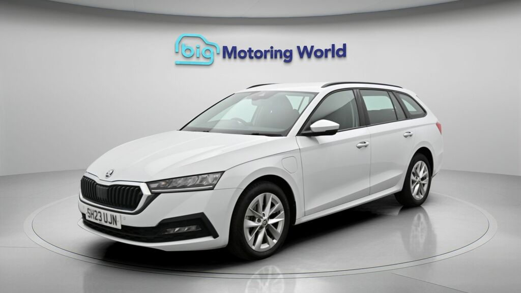 Skoda Octavia Se Technology SH23UJN White #3
