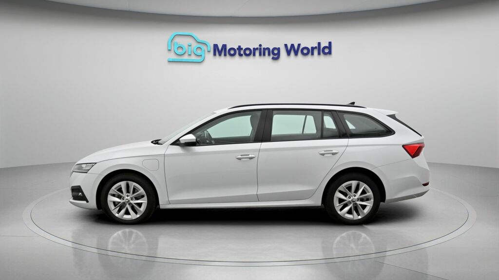 Skoda Octavia Se Technology SH23UJN White #4