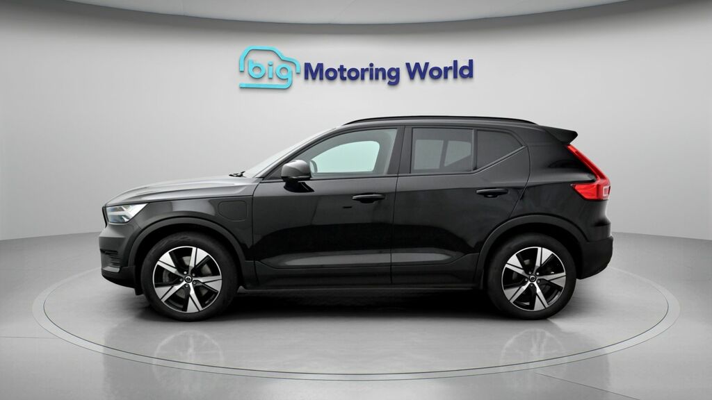 Volvo XC40 Plus Black #4
