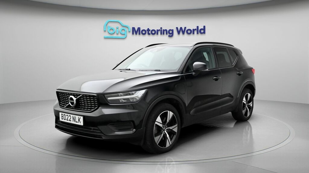 Volvo XC40 Plus Black #3