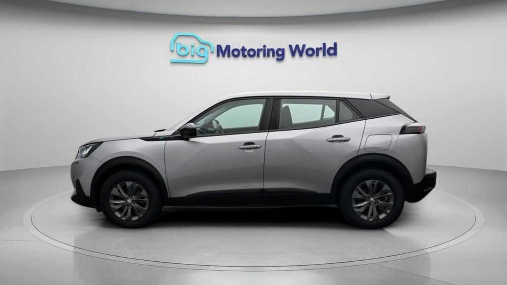 Peugeot e-2008 Suv Black #4