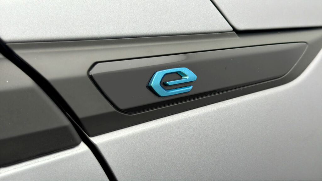 Peugeot e-2008 Suv Black #21