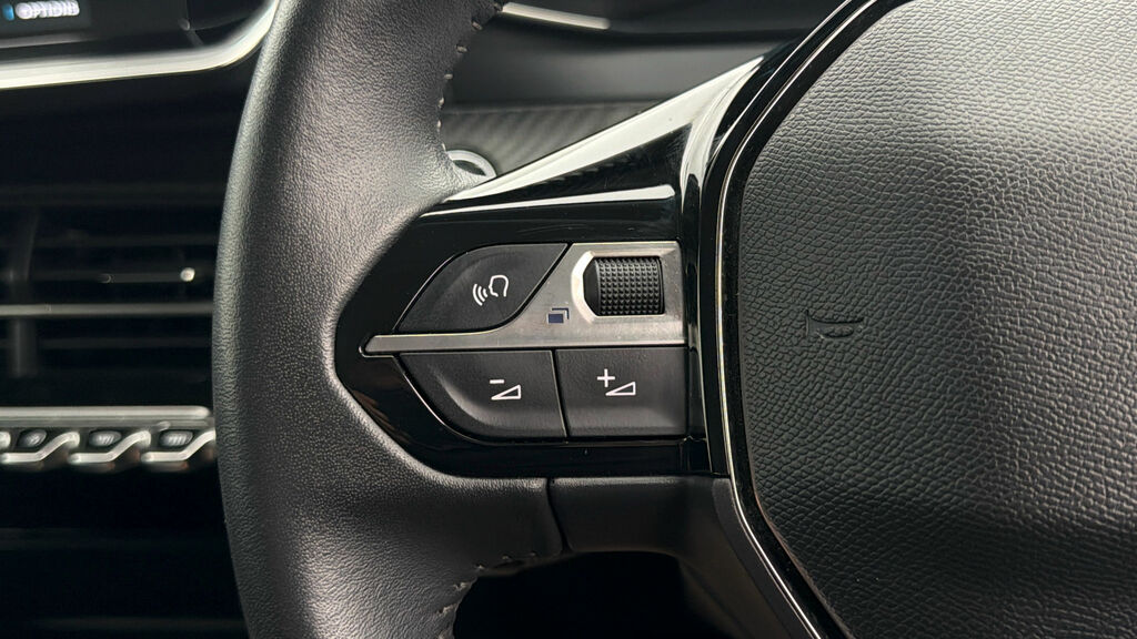 Peugeot e-2008 Suv Black #22