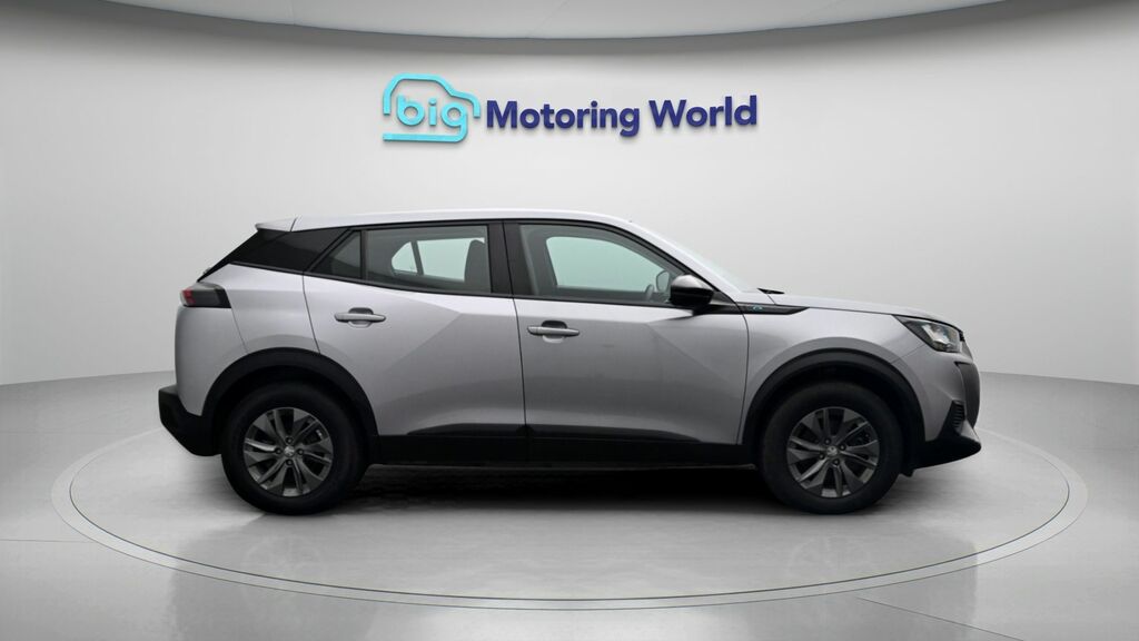 Peugeot e-2008 Suv Black #8