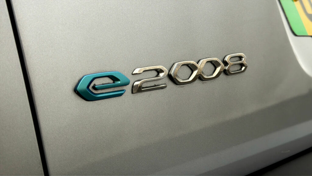 Peugeot e-2008 Suv Black #20