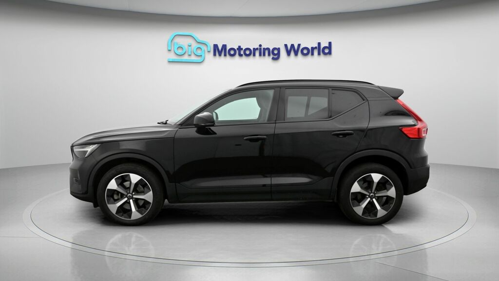 Volvo XC40 Plus Dark GF72RVR Black #4