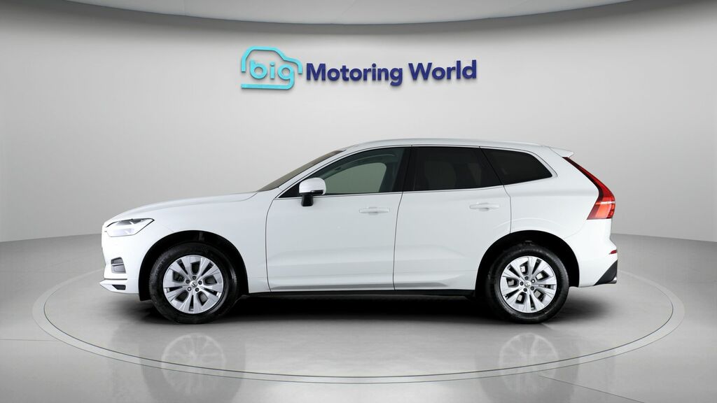 Volvo XC60 Momentum White #4