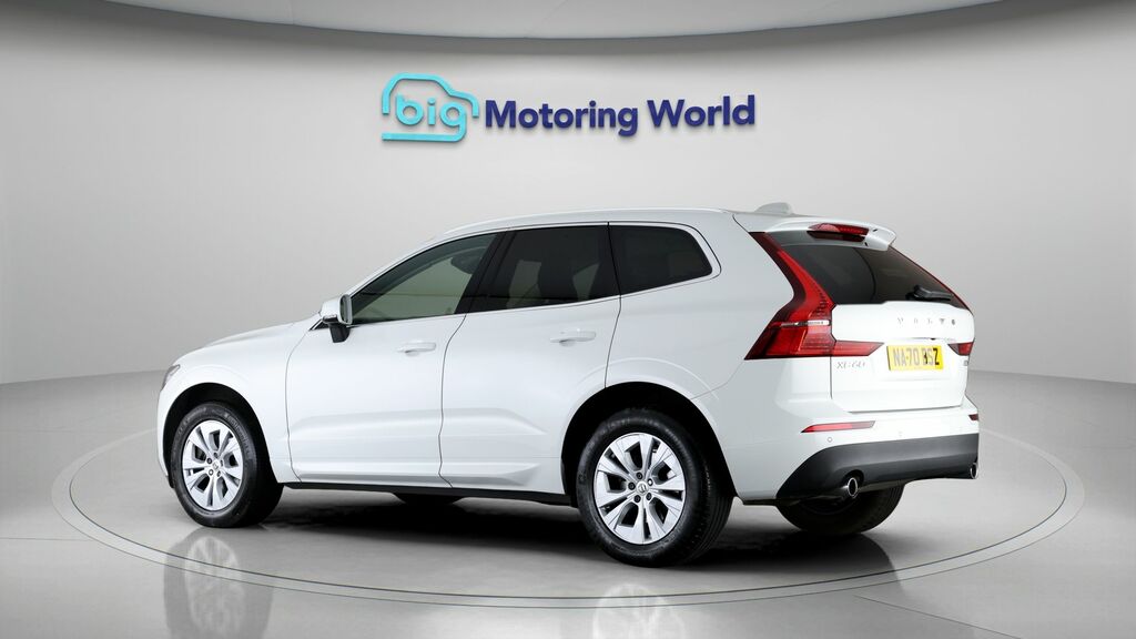 Volvo XC60 Momentum White #5