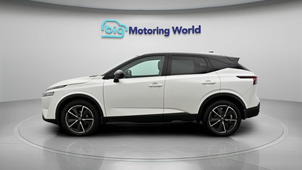 Nissan Qashqai Tekna White #4