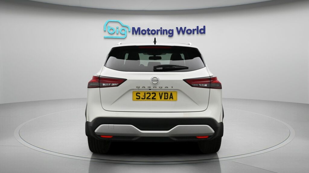 Nissan Qashqai Tekna White #6