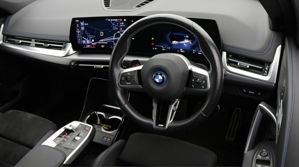 BMW iX1 M Sport Green #9