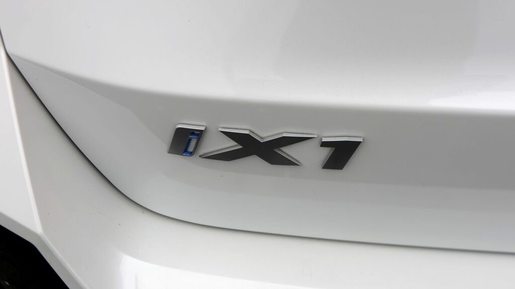 BMW iX1 M Sport Green #20