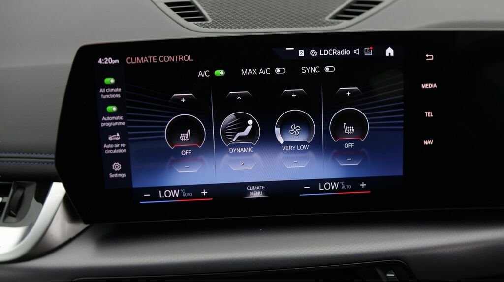 BMW iX1 M Sport Green #12