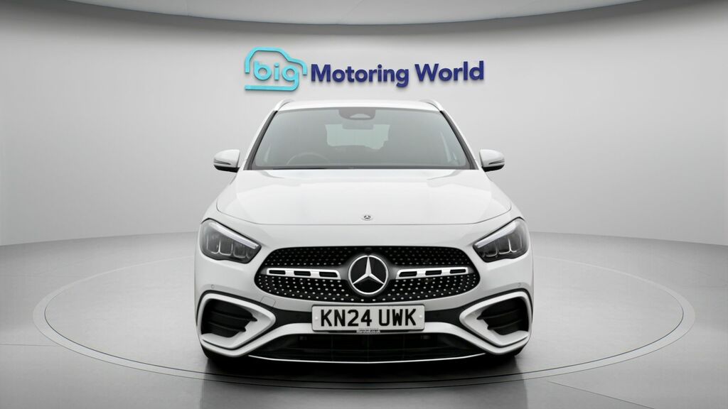 Mercedes-Benz GLA Class Amg Line KN24UWK White #2