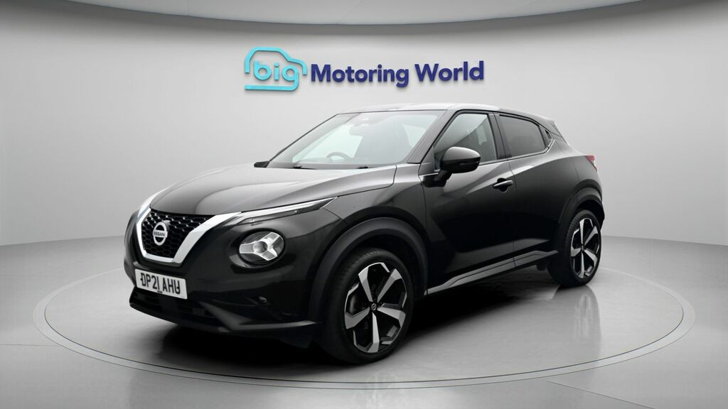 Nissan Juke Tekna Black #3