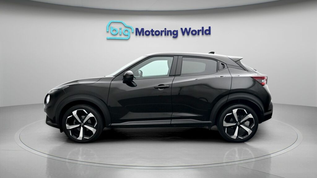 Nissan Juke Tekna Black #4