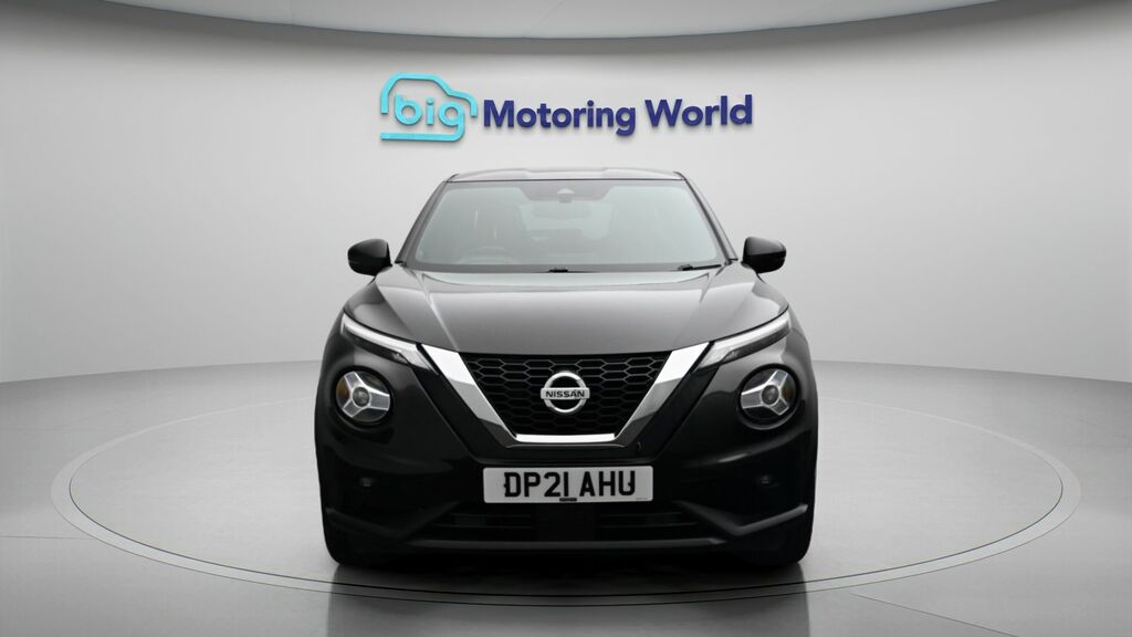Nissan Juke Tekna Black #2