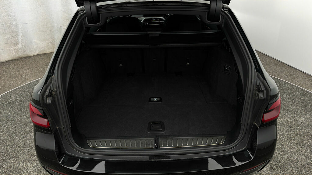 BMW 5 Series Se Blue #16