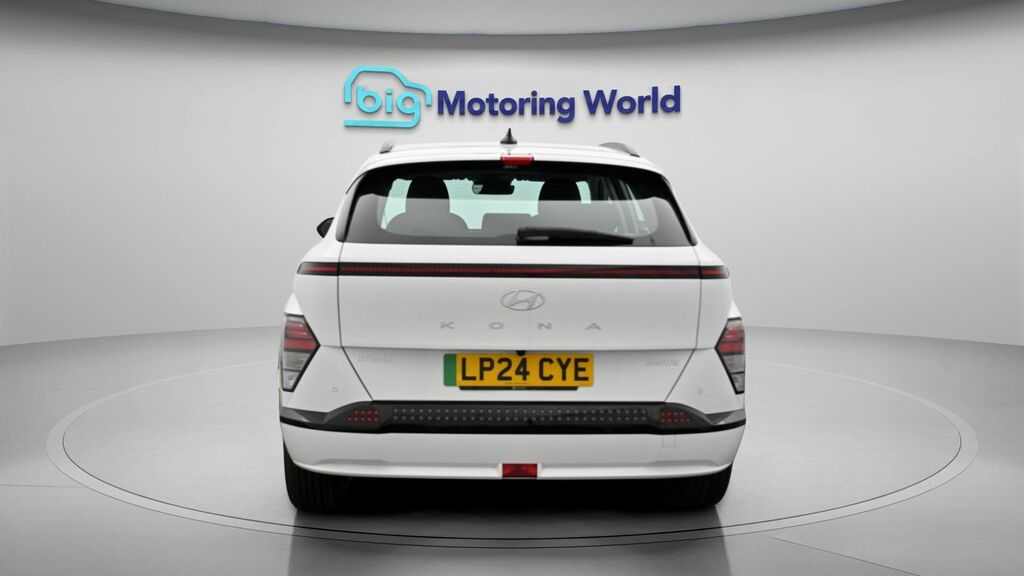 Hyundai Kona Advance White #6