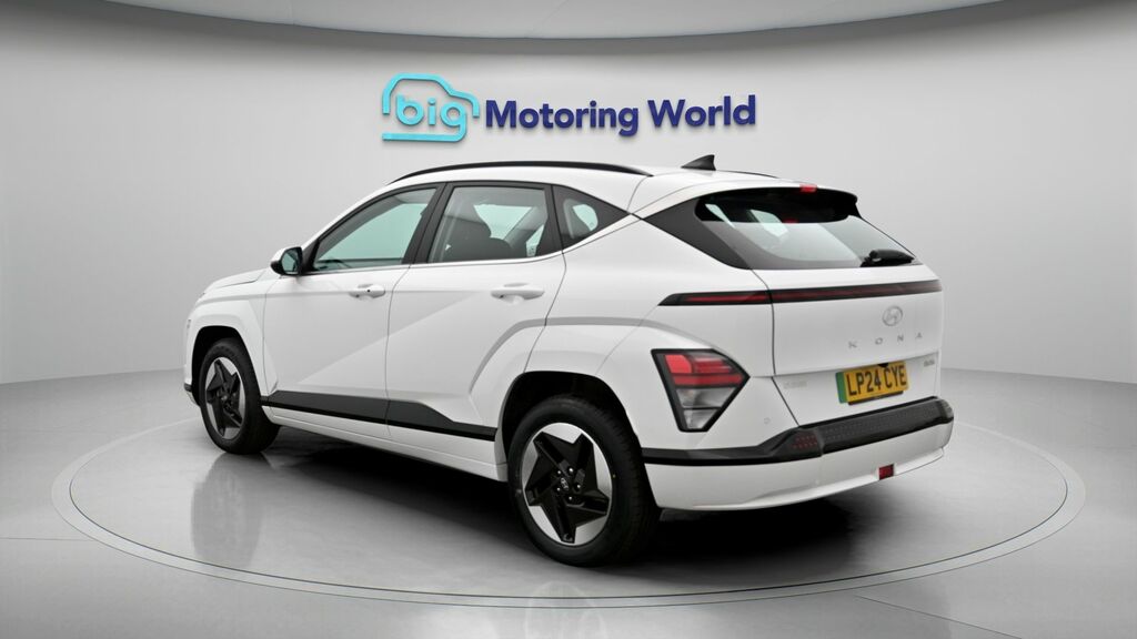 Hyundai Kona Advance White #5