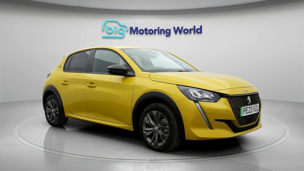 Peugeot e-208 Active Premium Yellow