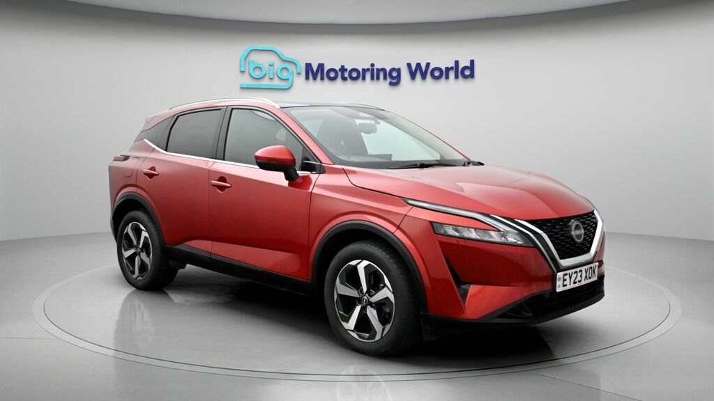 Nissan Qashqai N-connecta Red