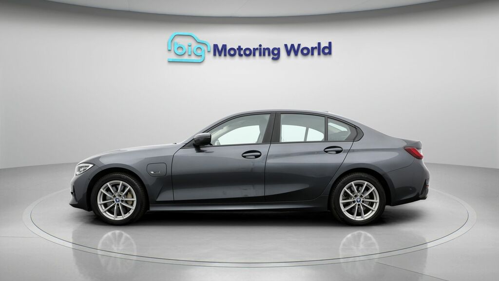 BMW 3 Series Se Pro AP22JHH Grey #4