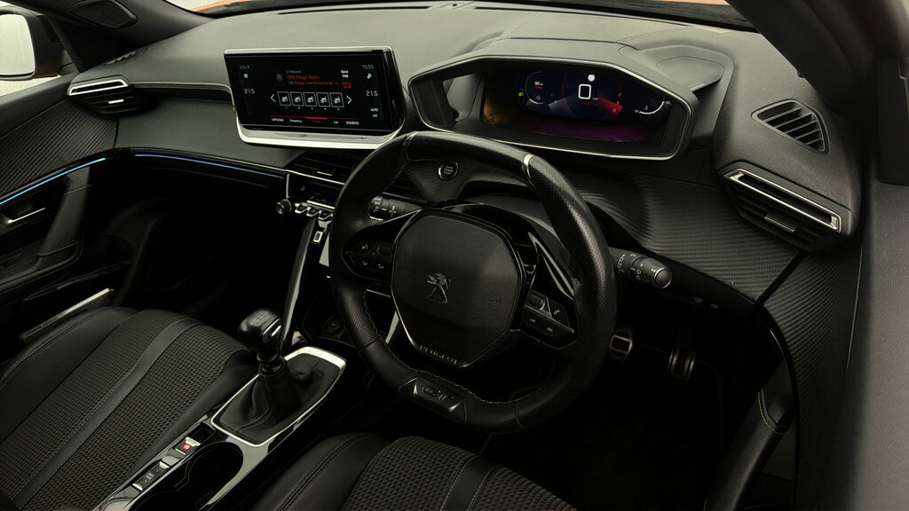 Peugeot 2008 Puretech Active Premium Red #9