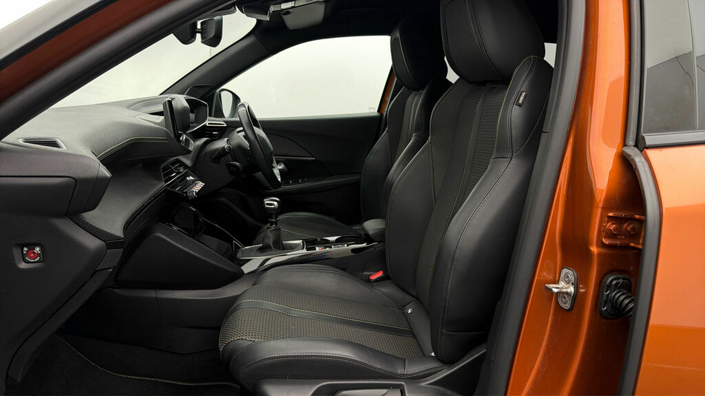 Peugeot 2008 Puretech Active Premium Red #13