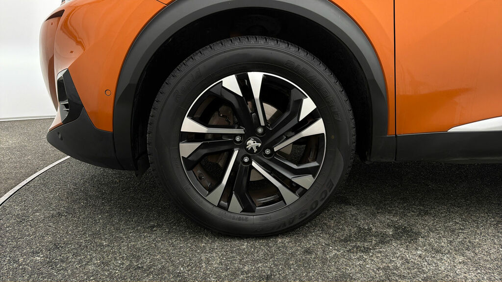 Peugeot 2008 Puretech Active Premium Red #17