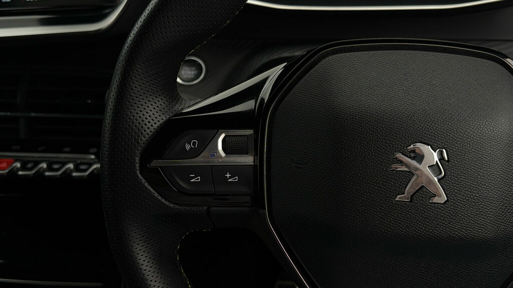 Peugeot 2008 Puretech Active Premium Red #22